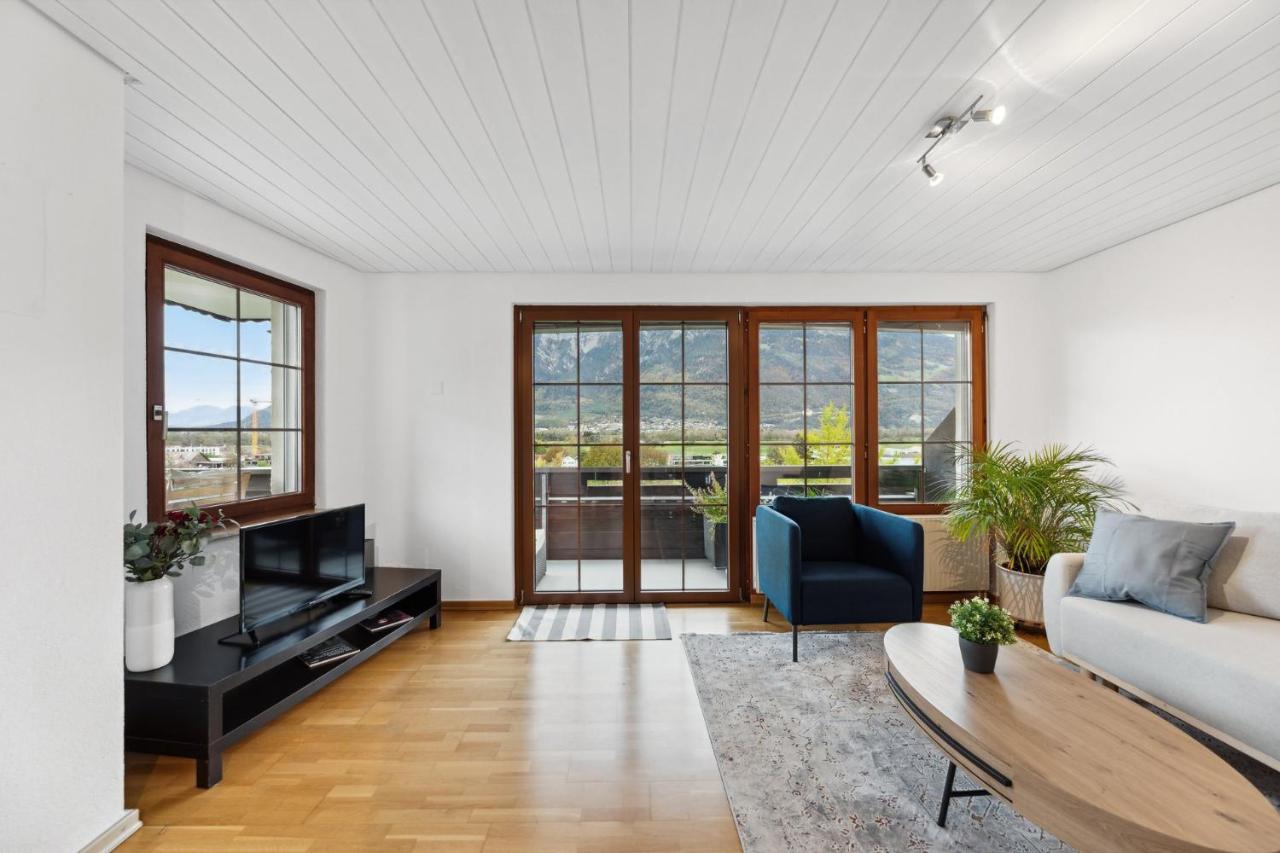 Sonniges Apartment Mit Traumhaftem Bergblick Buchs  Luaran gambar